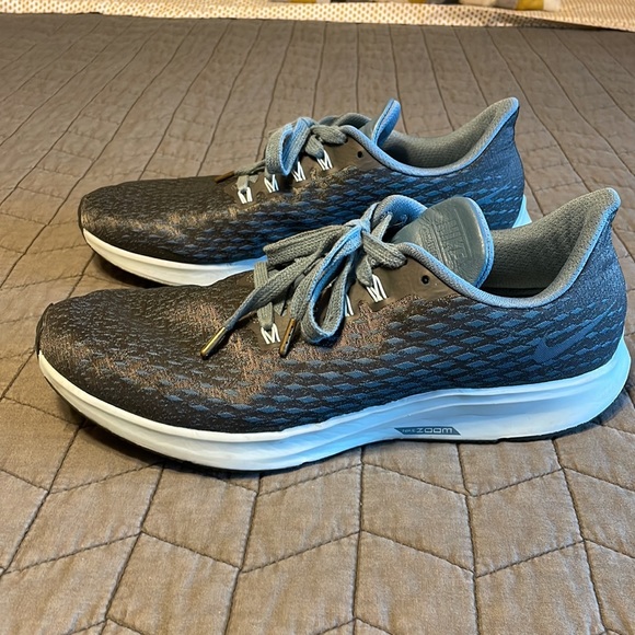 3/$15 EUC Women’s Nike Zoom Pegasus 35 size 12. Good used condition, blue/black. - Picture 9 of 13